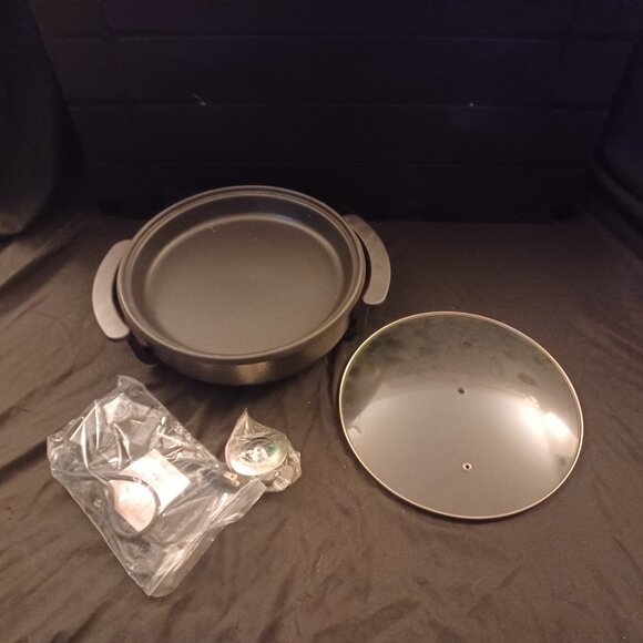 BRAND NEW Non-Stick Electric Pizza Cooker Model XDE-2800 - Picture 1 of 4